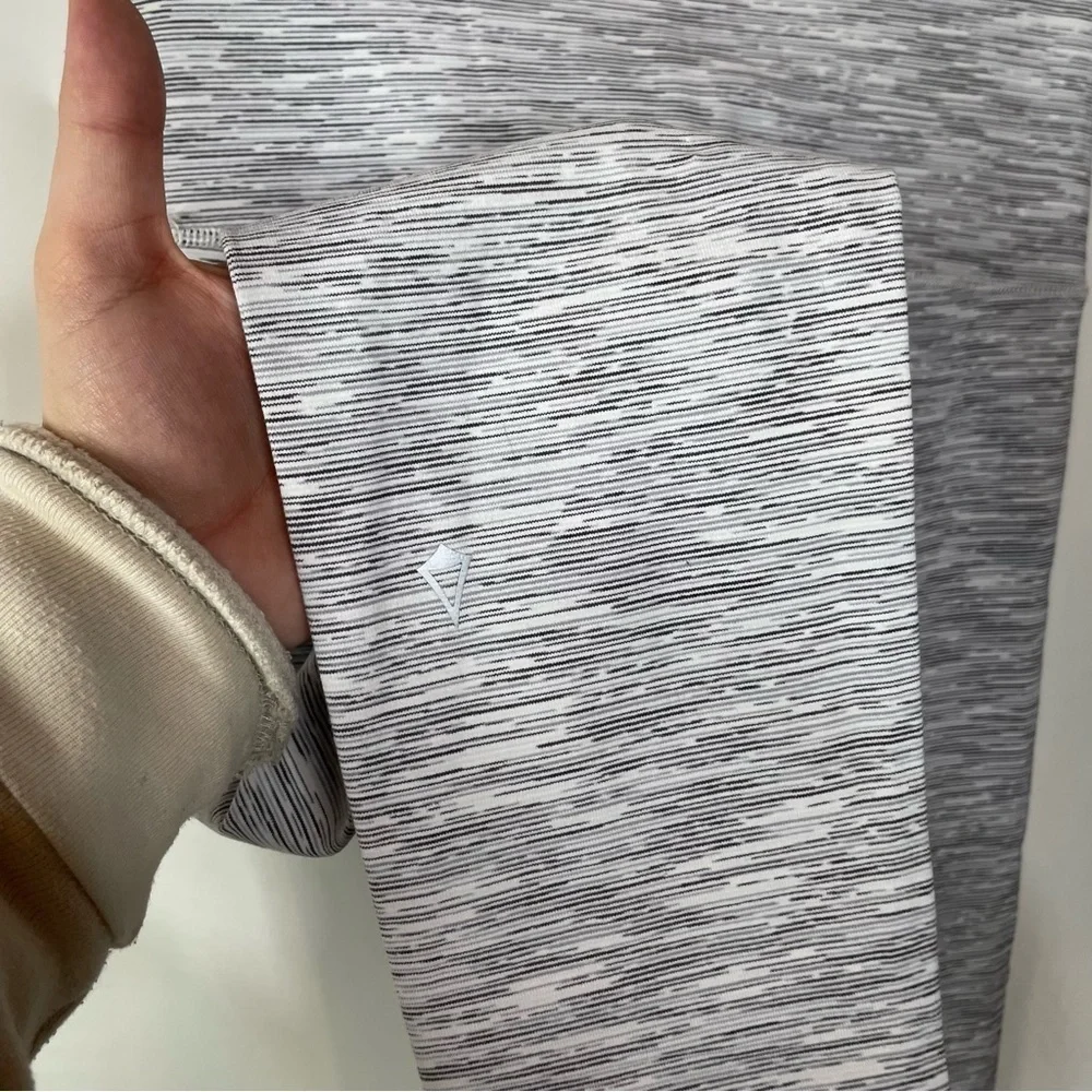 Ivivva‎ Gray Stripe Leggings